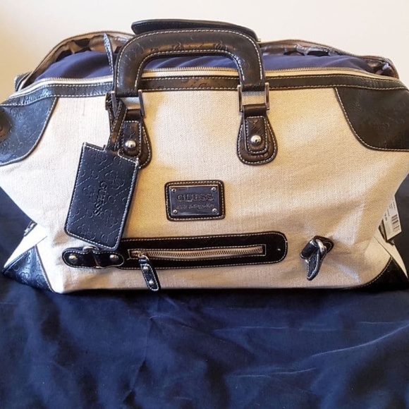 Guess by Marciano Other - NWT GUESS Amsterdam Duffel Travelling Bag w/ Shoulder Strap